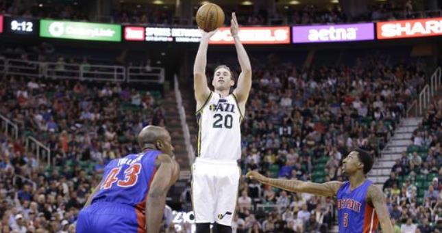 小托马斯近况：35岁仍渴望回归NBA，亮相比尔婚礼的风采和美丽妻子